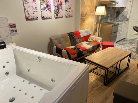 Pièce de vie avec spa (25)
