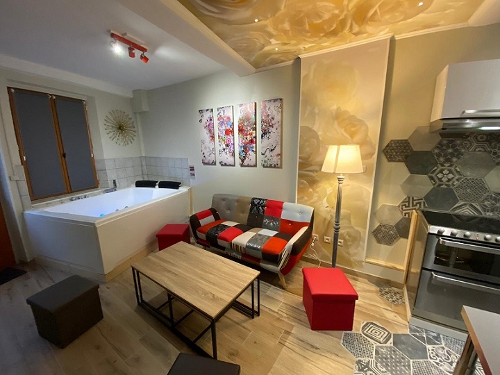 Pièce de vie avec spa (4)